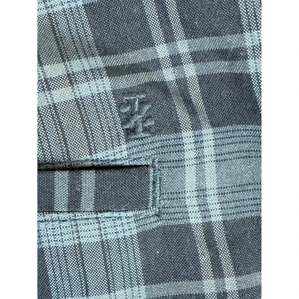 IZOD Mens Golf Shorts Size 42 Grey Black Plaid Flat Front Polyester Plaid 3209